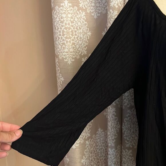 Fashion to Figure Black Ribbed Top with Silver Detail - Size 2 - Picture 4 of 6